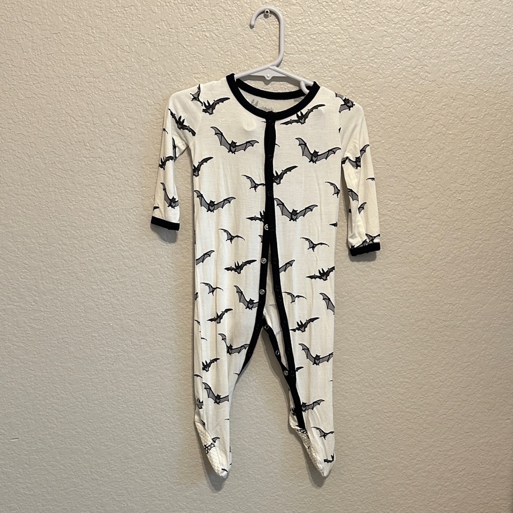 Kyte Baby Bat Button Footie